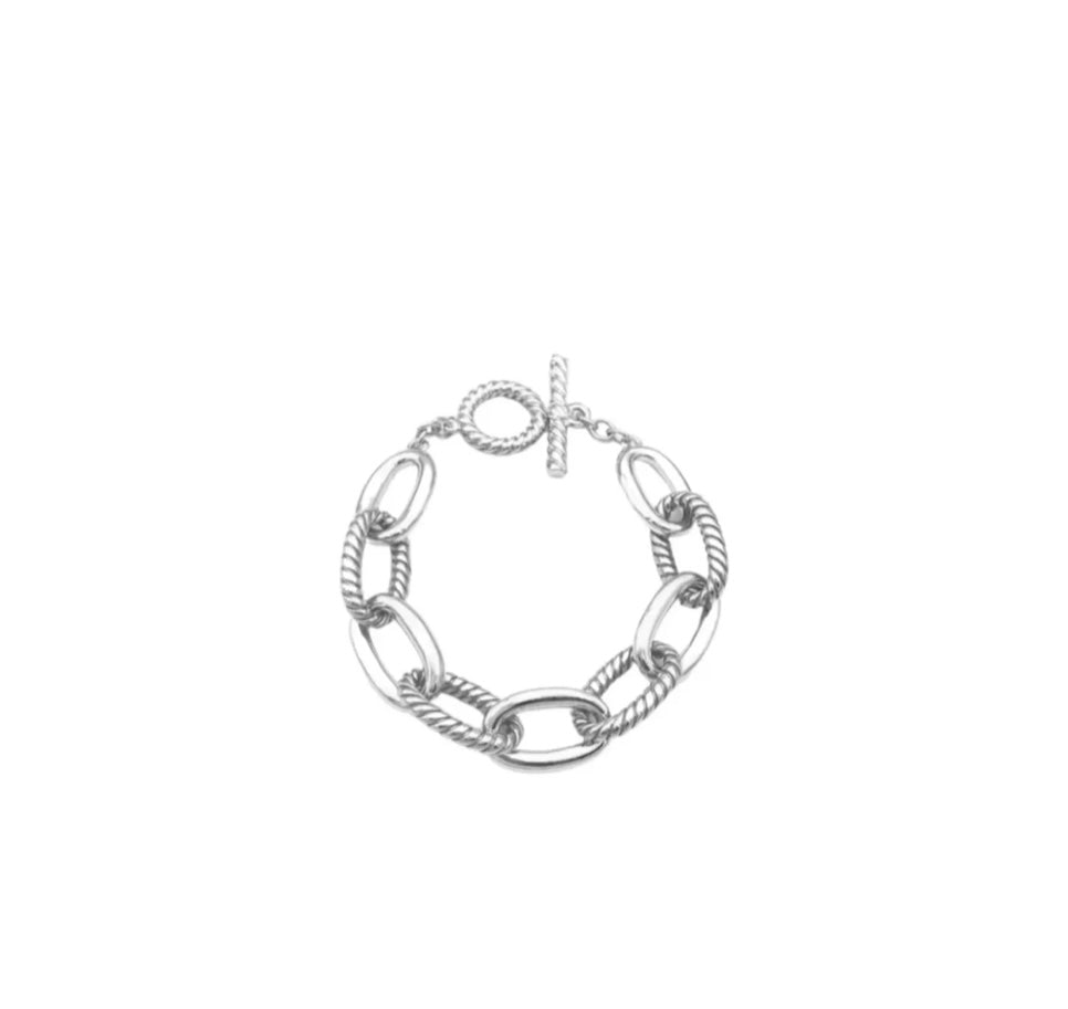 Oval Link Toggle Necklace
